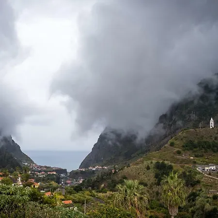 Terrace View House * São Vicente